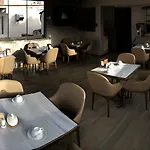 Hotel X-nellyı