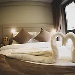 X-nellyı Hotel