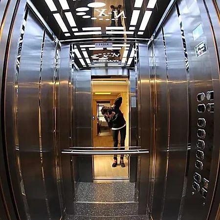 X-nellyi Hotel