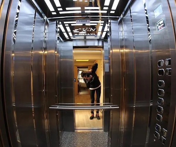 Szálloda X-nellyi 2*